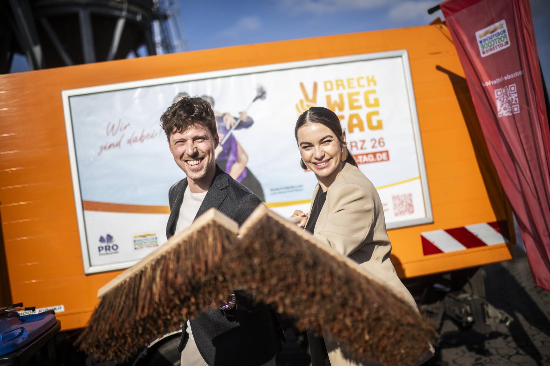 Lusins werben für den Frühjahrsputz in der Stadt